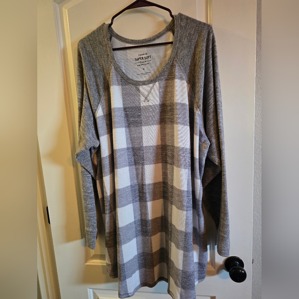 Torrid Gray and White Plaid Tunic Top